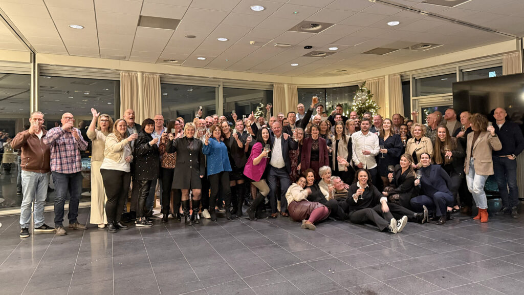Groepsfoto Nieuwjaarsdiner 2026 Van der Heijden Transport Rotterdam